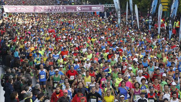 Corredores, durante la última Media Maratón de Córdoba