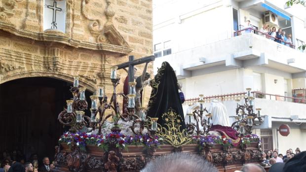 Momento histórico en la Semana Santa isleña ya que Vera Cruz volvió a salir desde su templo arropado por todo su barrio.