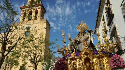 Las Angustias, en una bella estampa, con San Agustín de fondo