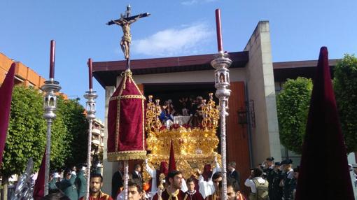 La Sagrada Cena, en el momento de iniciar su estación de penitencia