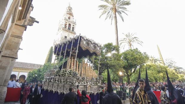 La Virgen de la Concepción, en el Patio de los Naranjos