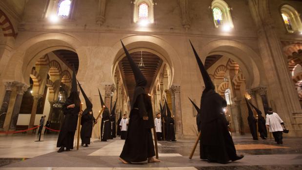 ¿Cómo se ha retirado la cera en la Mezquita-Catedral de Córdoba?