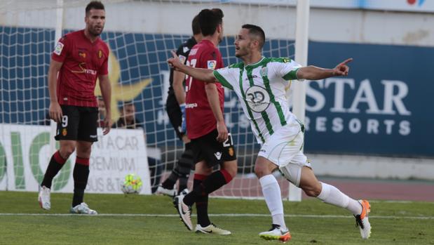 Florin Andone celebra el tanto conseguido en Mallorca la temporada pasada