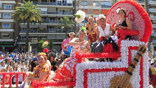 Una de las carrozas de la Batalla de las Flores