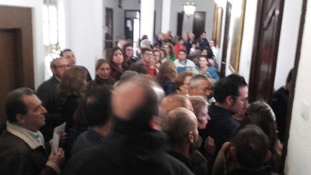 Máxima tensión en Priego en el pleno ordinario tras el anuncio de la moción de censura