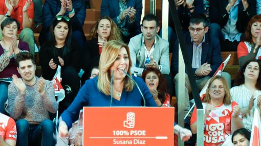 Susana Díaz se dirige al público en Galicia