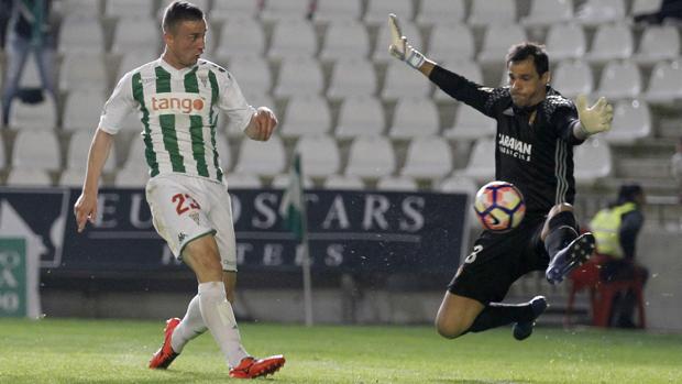 Sasa Markovic anota el 2-1 ante el Zaragoza, última vez que el Córdoba marcó dos goles