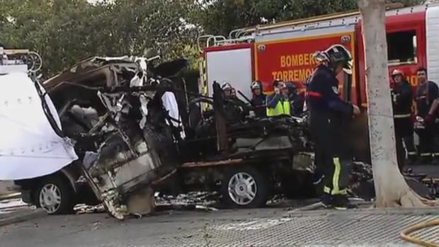 Fallece un hombre tras una explosión y un incendio en una autocaravana en Torremolinos