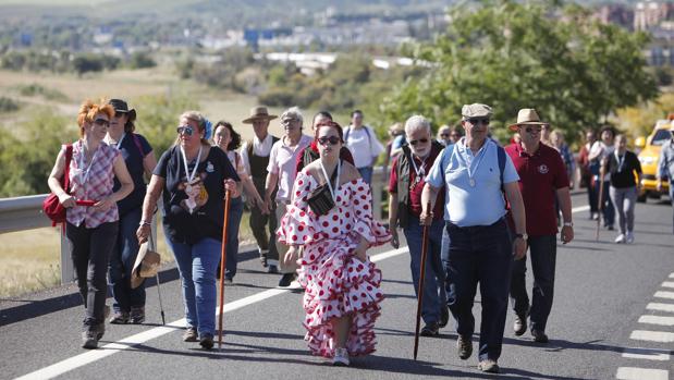 Algunos de los romeros que realizaban el camino esta mañana