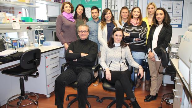 Trabajadores de Vivacell, en su laboratorio