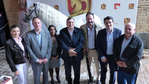 Durão Barroso, con los representantes del PP, en Caballerizas Reales