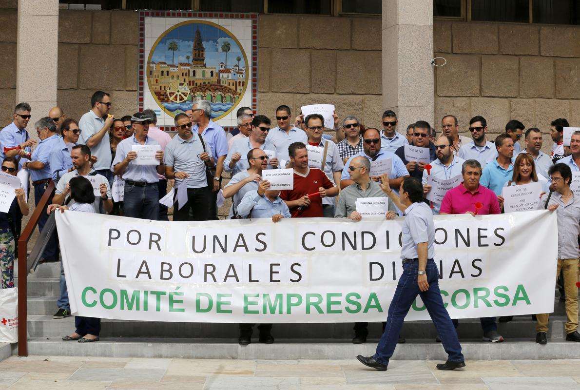 Protesta de trabajadores de Aucorsa