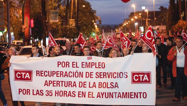 Manifestación de CTA contrala política laboral del Ayuntamiento en enero de 2016