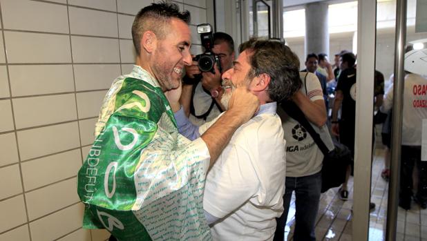 Abel Gómez, quien fuera capitán del Córdoba CF, celebra el ascenso a Primera en Las Palmas