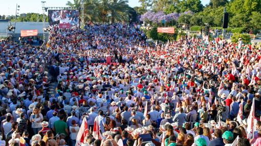 Miles de socialistas asisten al mitin de Susana Díaz en Sevilla