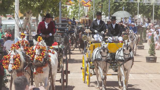 La tradición pasea a caballo por la Feria