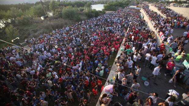 Jóvenes en la concentración del Balcón del Guadalquivir