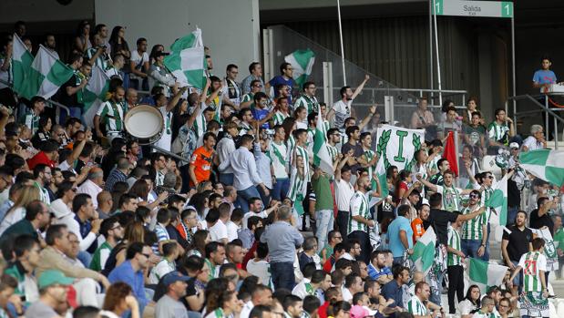 Menos de dos mil entradas para agotar el papel del Córdoba CF-Real Oviedo