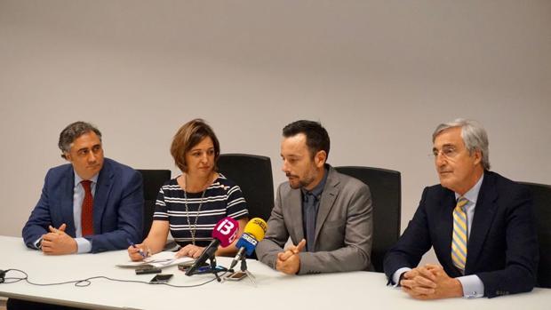 La alcaldesa, Isabel Ambrosio (PSOE), en la reunión de Ibiza