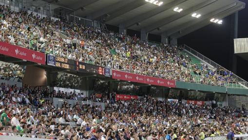 La afición del Córdoba en la grada de Tribuna y Anfiteatro