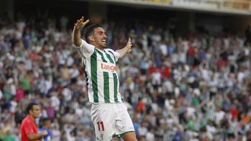 Alfaro celebra el tercer tanto ante el Real Oviedo