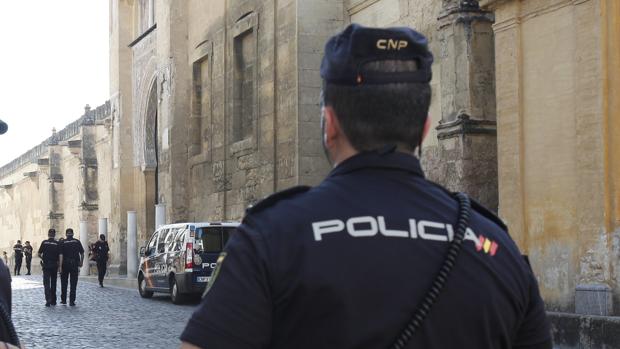 La Policía investiga un atraco en una sucursal bancaria del Parque Cruz Conde de Córdoba