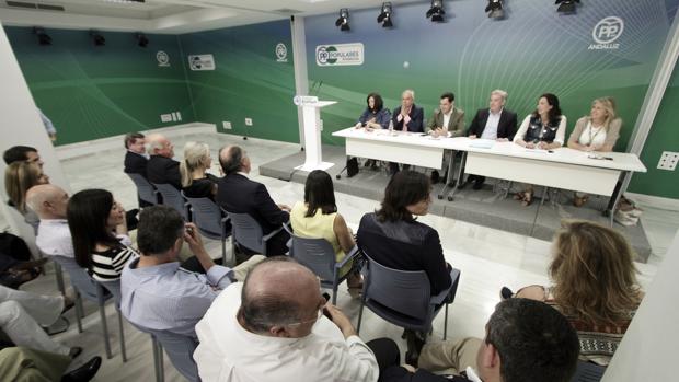 Constitución del grupo territorial del PP andaluz en el Senado presidido por José Manuel Barreiro