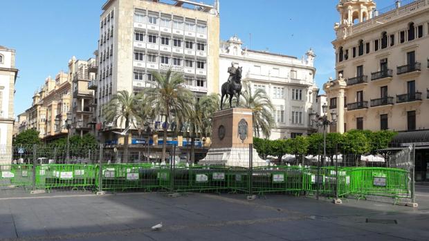 La fuente de la Plaza de las Tendillas de Córdoba, vallada para la Champions