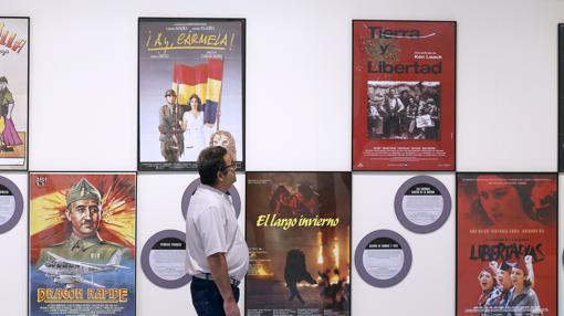 Carteles de películas realizadas sobre la Guerra en los años 80 y 90