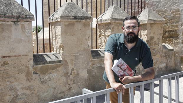 José Manuel Morales, en la torre de la Calahorra, en que estuvieron los templarios