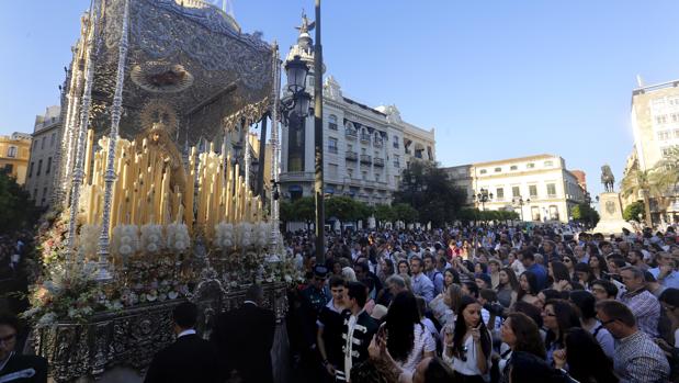 La Virgen de la Paz, en la plaza de Las Tendillas el Miércoles Santo