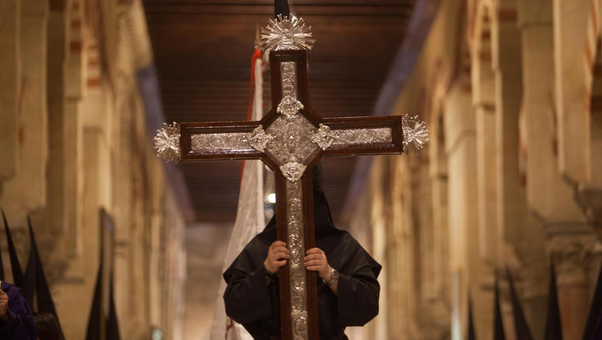 Cruz de guía de la hermandad del Nazareno