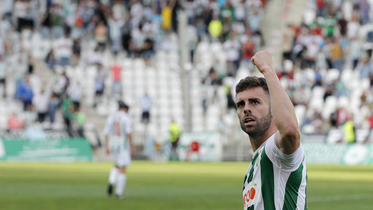 Rodri, máximo goleador del Córdoba CF, celebra un gol esta temporada