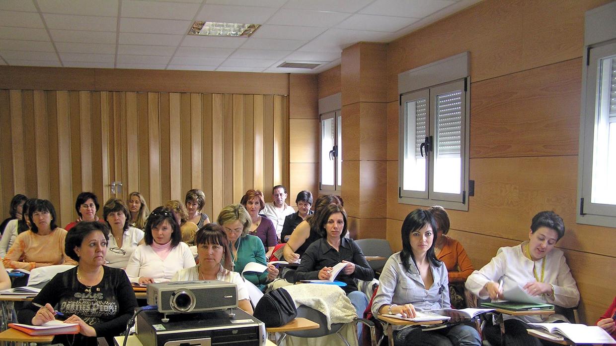 Asistentes a un curso de formación para desempleados