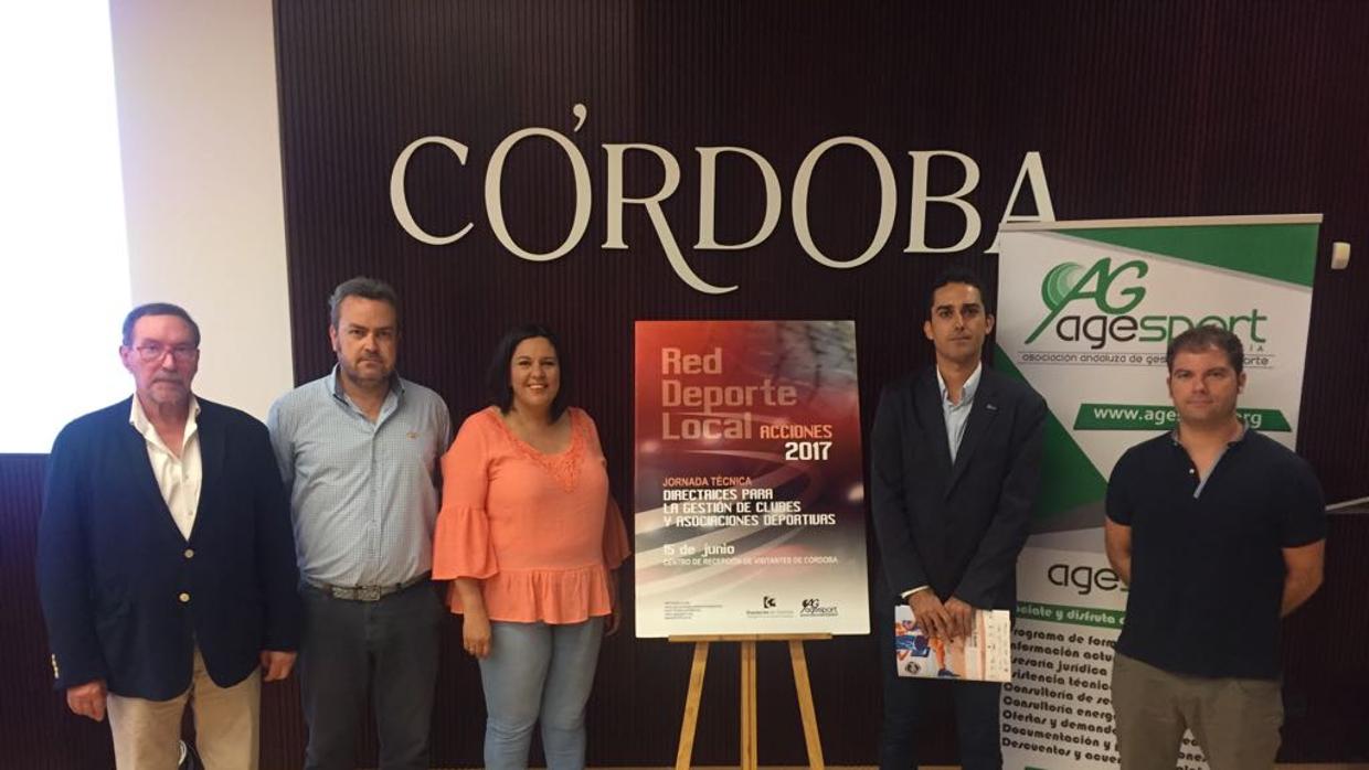 Autoridades, ponentes y gestores deportivos, en la presentación del foro