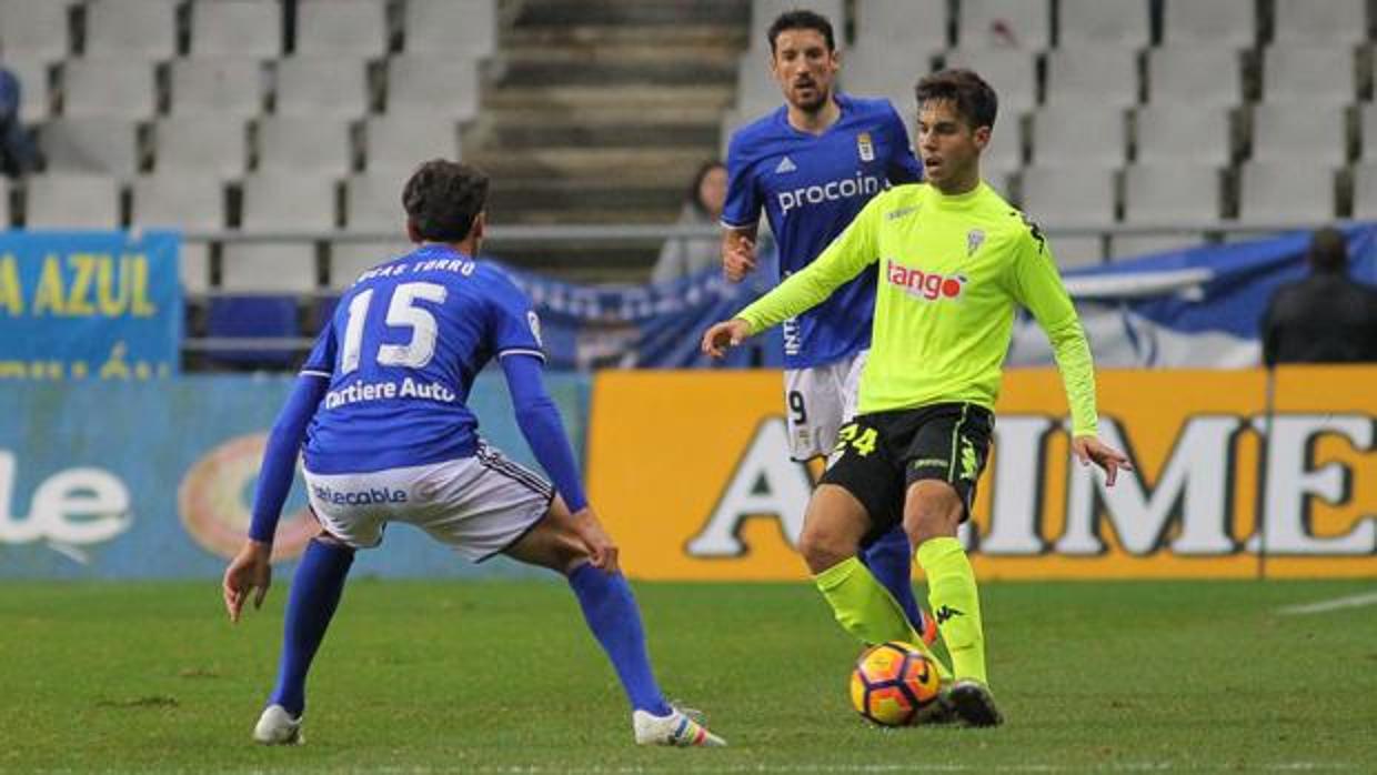 Borja Domínguez ante el Real Oviedo, equipo que posteriormente logró su cesión