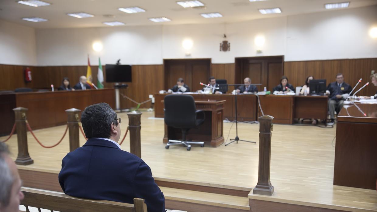 El ex párroco de Villanueva del Duque, durante el juicio ante la Audiencia Provincial