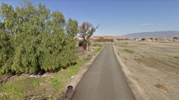 El accidente ha tenido lugar entre el recinto ferial y el Parque del Andarax de la capital almeriense