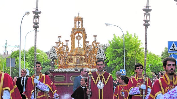 Los barrios de Córdoba se vuelcan con Jesús Sacramentado