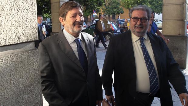 Guerrero y su abogado a su llegada a los juzgados de Sevilla.