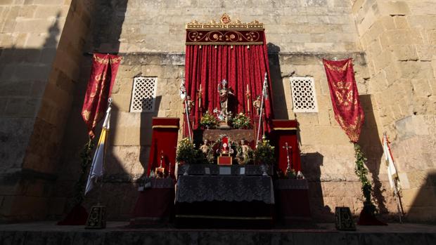 San Rafael, protagonista del altar de la hermandad de la Paz de Córdoba