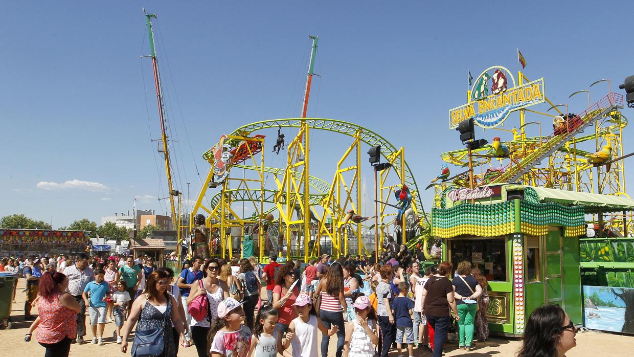 Atracciones de la calle del Infierno durante la Feria