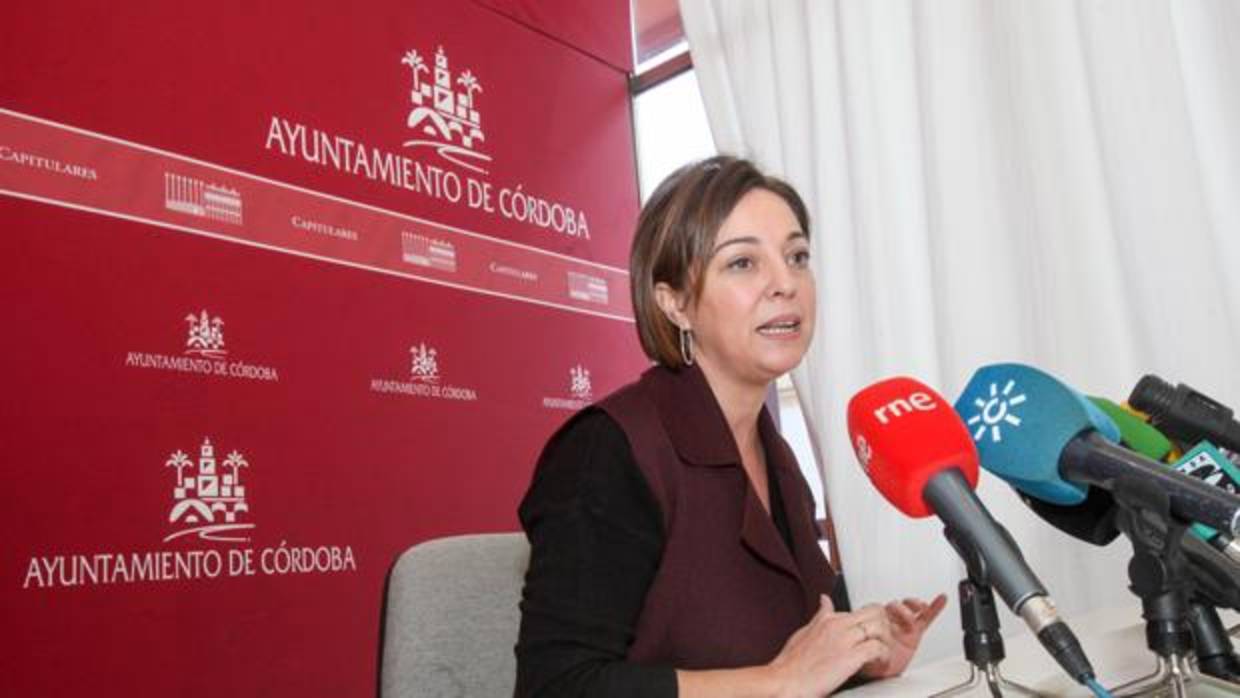 Isabel Ambrosio durante una rueda de prensa