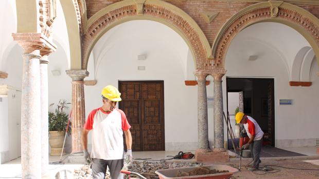 El palacio de Condes de Santa Ana de Lucena cierra por obras en verano