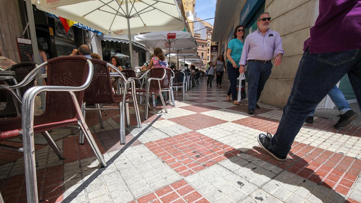 Rayas colocadas en los veladores de la calle la Plata de CóRdoba