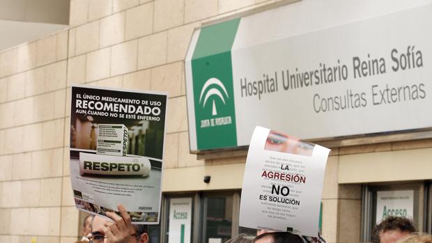 Protesta en el Hospital Universitartio Reina Sofía de Córdoba