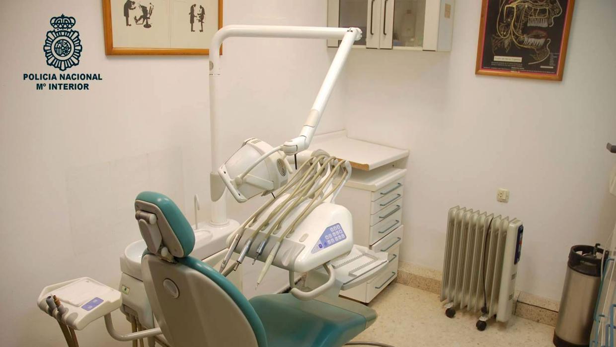 Silla de un falso dentista detenido en Sevilla