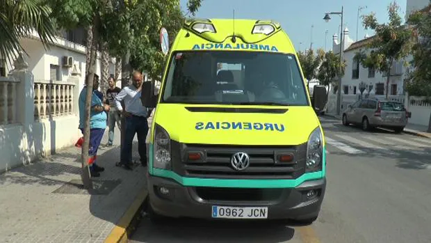 Nueva ambulancia a las puertas del centro de salud