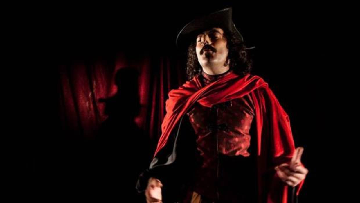 El protagonista de «Cyrano» durante la representación