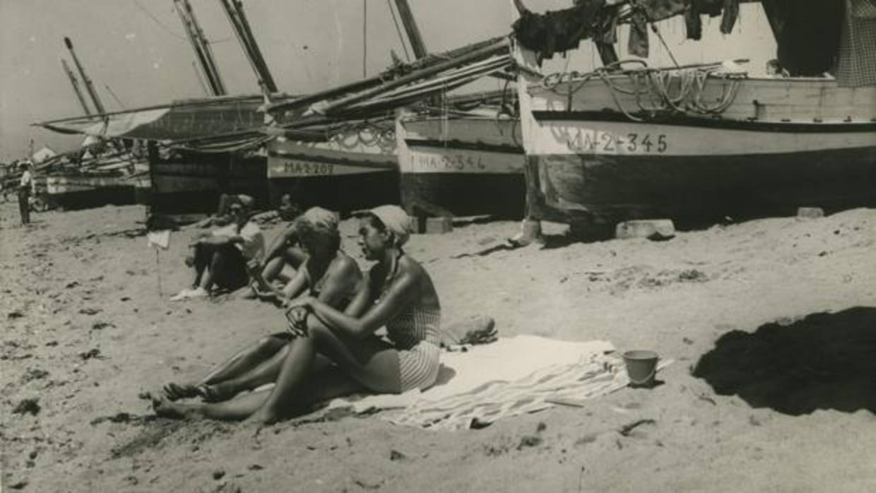 Gala, la mujer de Dalí, fue la primera mujer en hacer «top-less» en la playa